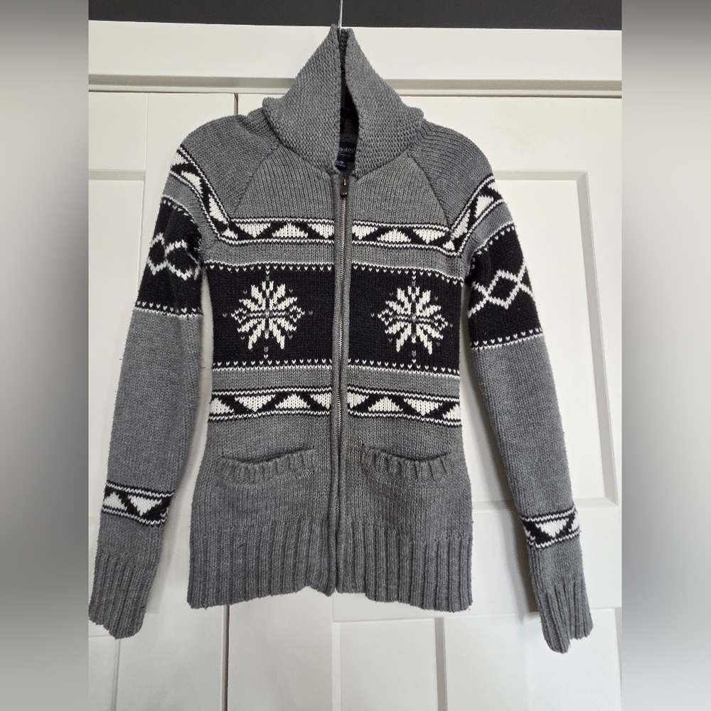 Bluenotes Gray Knit Sweater